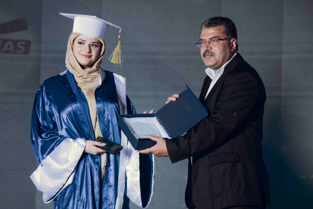 Célébration des diplômés UAS attestant de l’accréditation universitaire